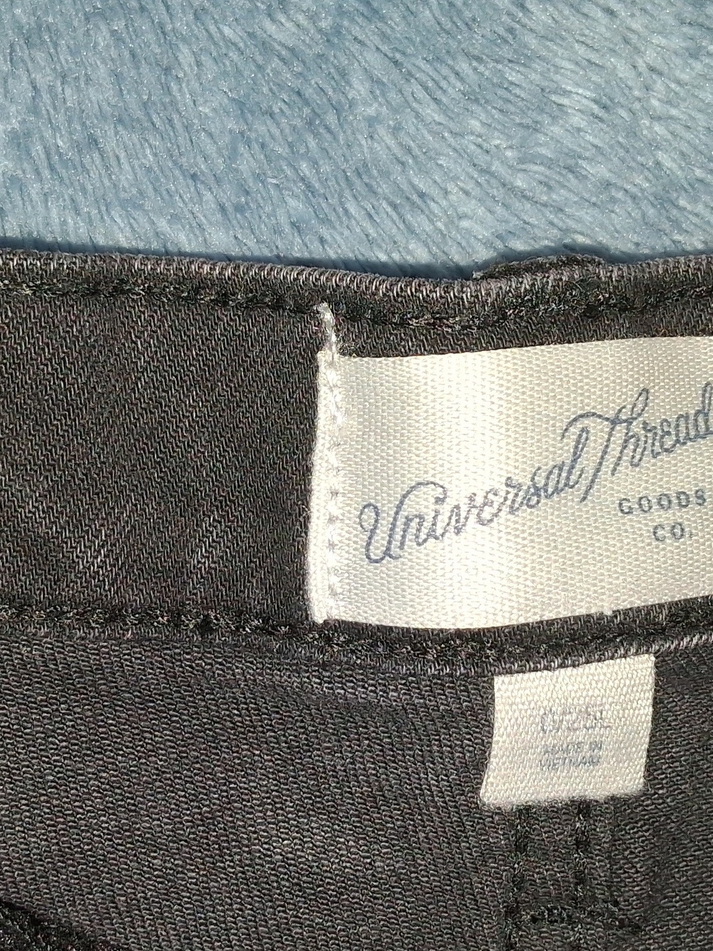 Universal Thread Black Slim Straight Jeans. Size 0 - Picture 5 of 7